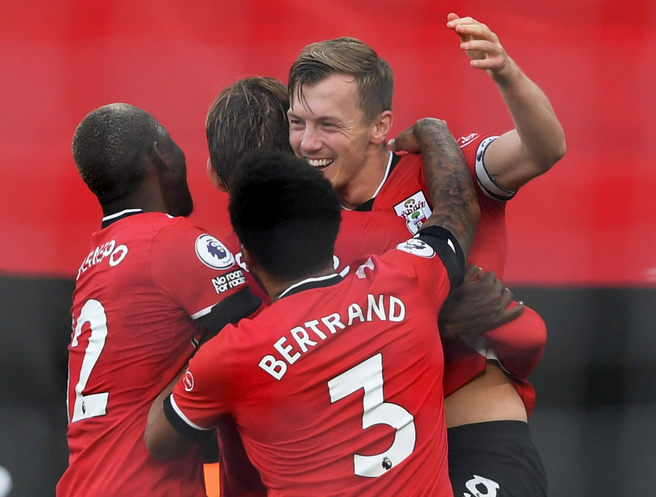 国足球不断 国足球不断